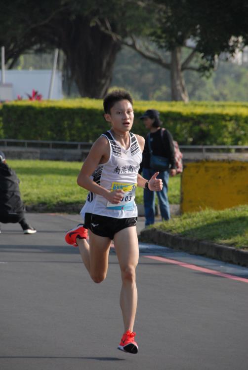 尋寶網 台北市107學年度中小學路跑錦標賽 終點前100m